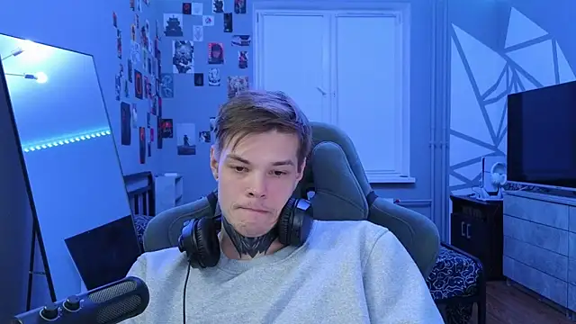 DENIS HERE online show from 03/01/25, 11:37