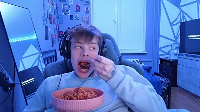 DENIS HERE online show from 03/03/25, 05:29