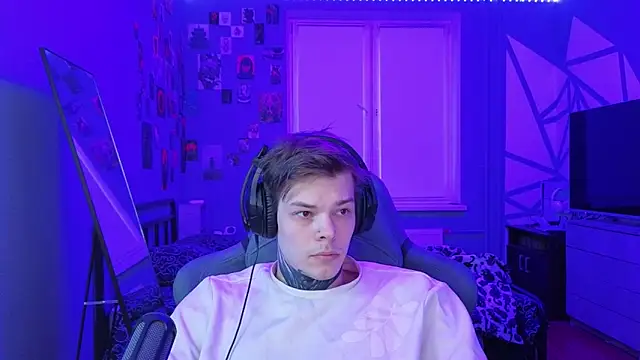 DENIS HERE online show from 03/11/25, 03:23