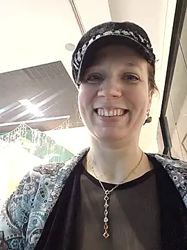 Exhibitionsplit online show from 12/18/25, 12:55