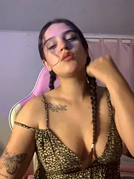 Snapshot of violet-333 chatting on 12/03/24, 05:09 violet-333 online show from 12/03/24, 05:09