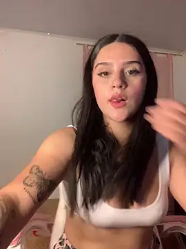 Snapshot of violet-333 chatting on 12/29/24, 02:49 violet-333 online show from 12/29/24, 02:49