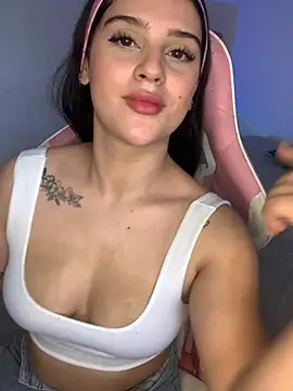 Snapshot of violet-333 chatting on 02/04/25, 07:22 violet-333 online show from 02/04/25, 07:22