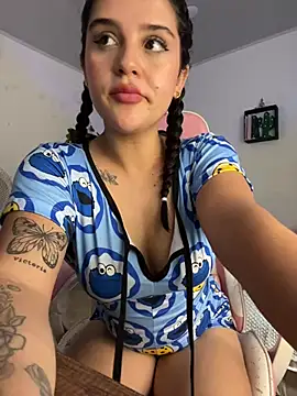 Snapshot of violet-333 chatting on 02/17/25, 04:26 violet-333 online show from 02/17/25, 04:26