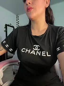 Snapshot of violet-333 chatting on 02/27/25, 04:53 violet-333 online show from 02/27/25, 04:53