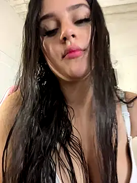 Snapshot of violet-333 chatting on 10/16/25, 05:03 violet-333 online show from 10/16/25, 05:03