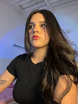 Snapshot of violet-333 chatting on 11/14/25, 08:07 violet-333 online show from 11/14/25, 08:07