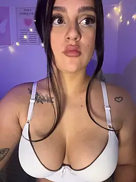 Snapshot of violet-333 chatting on 02/17/26, 04:57 violet-333 online show from 02/17/26, 04:57