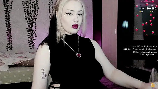 strawberry elfcat online show from 04/16/26, 02:34