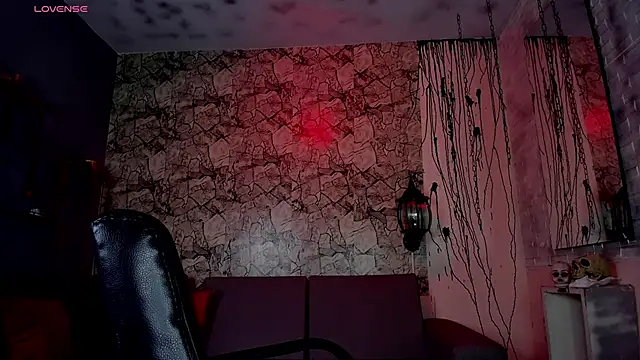 Snapshot of irregular_fetish_ chatting on 02/20/25, 02:18 irregular fetish online show from 02/20/25, 02:18