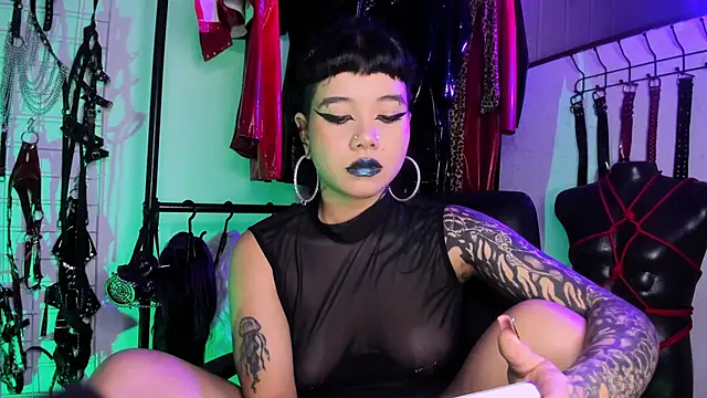 Snapshot of irregular_fetish_ chatting on 09/20/25, 05:08 irregular fetish online show from 09/20/25, 05:08