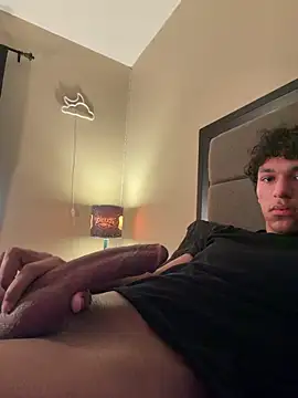 Snapshot of Skinnyywithbigdick chatting on 05/14/26, 09:32 Skinnyywithbigdick online show from 05/14/26, 09:32