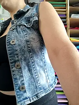 Snapshot of Mia_Novikov chatting on 09/18/25, 07:16 Mia Novikov online show from 09/18/25, 07:16