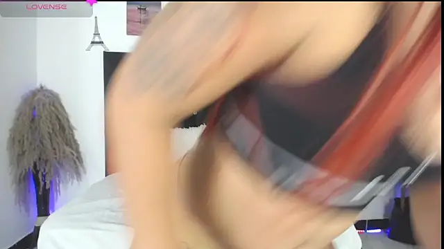 Snapshot of little_maleja chatting on 09/27/25, 04:28 little maleja online show from 09/27/25, 04:28