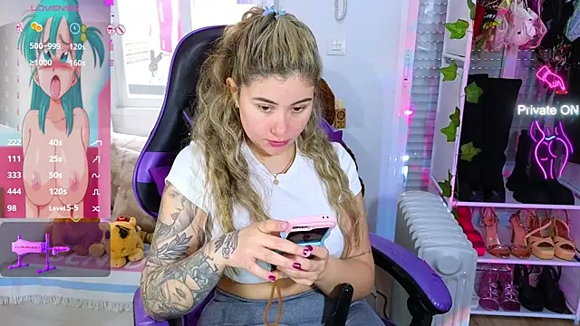 Tawny cox online show from 03/04/25, 10:13