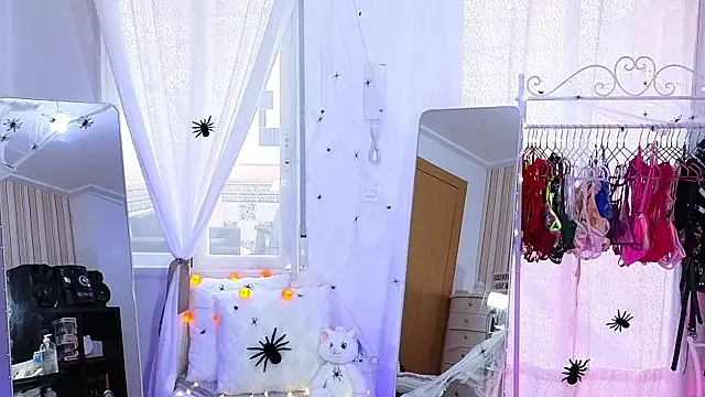 Tawny cox online show from 10/19/25, 08:37