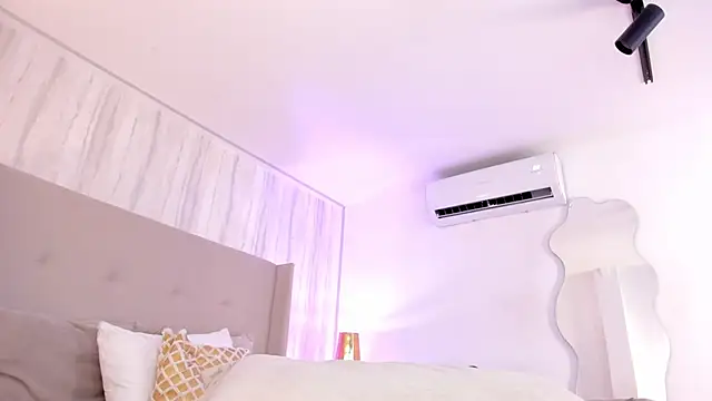 katie cruz online show from 02/13/25, 08:24