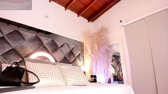 sofhiaa adaams online show from 10/21/25, 10:21