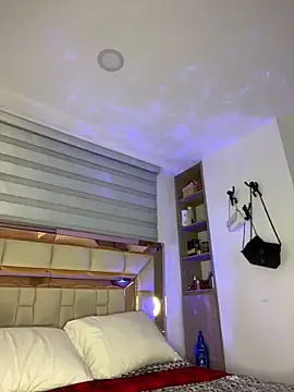 Snapshot of violetta-brown1 chatting on 01/21/25, 05:16 violetta-brown1 online show from 01/21/25, 05:16