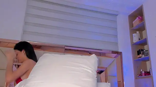 Snapshot of violetta-brown1 chatting on 01/24/25, 03:22 violetta-brown1 online show from 01/24/25, 03:22