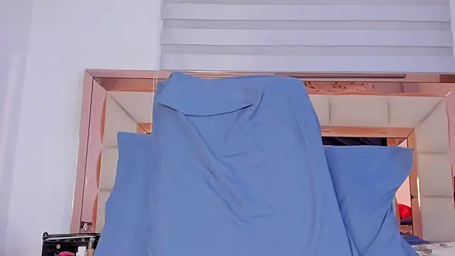 Snapshot of violetta-brown1 chatting on 03/10/25, 03:12 violetta-brown1 online show from 03/10/25, 03:12