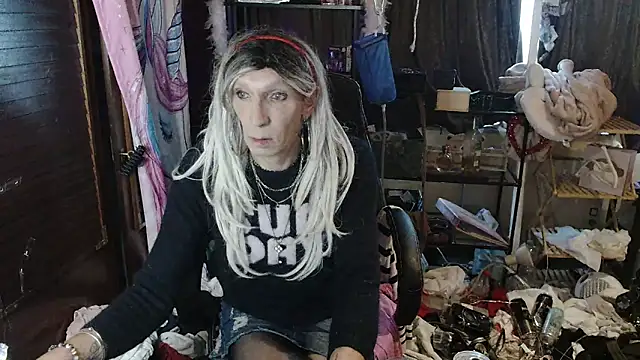 Ombeline1 online show from 10/04/25, 07:39