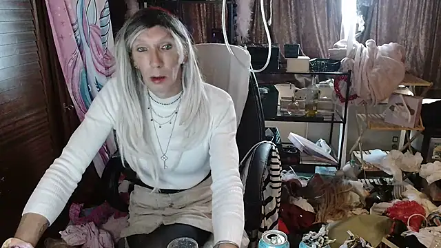 Ombeline1 online show from 10/19/25, 12:06