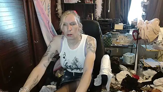 Ombeline1 online show from 10/30/25, 07:10