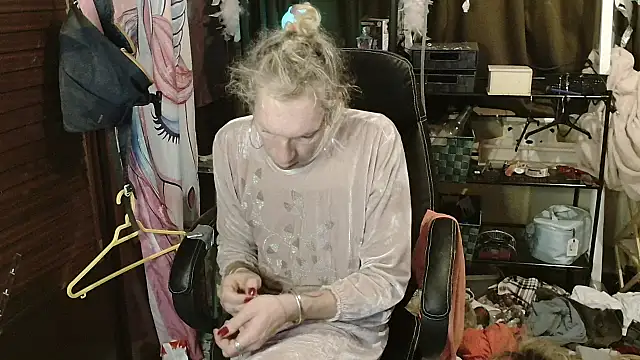 Ombeline1 online show from 11/20/25, 05:51