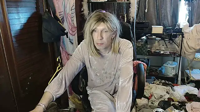 Ombeline1 online show from 11/21/25, 10:58