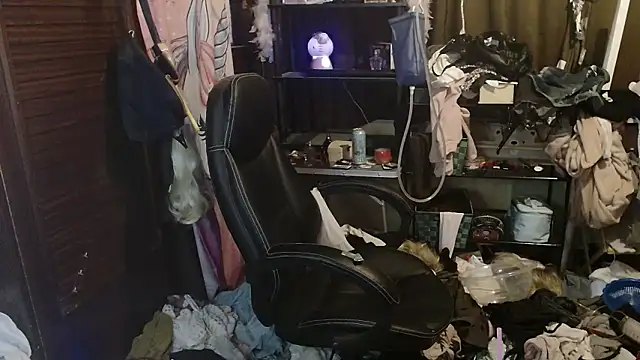 Ombeline1 online show from 12/16/25, 06:57