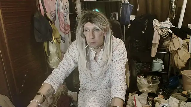 Ombeline1 online show from 12/18/25, 11:55