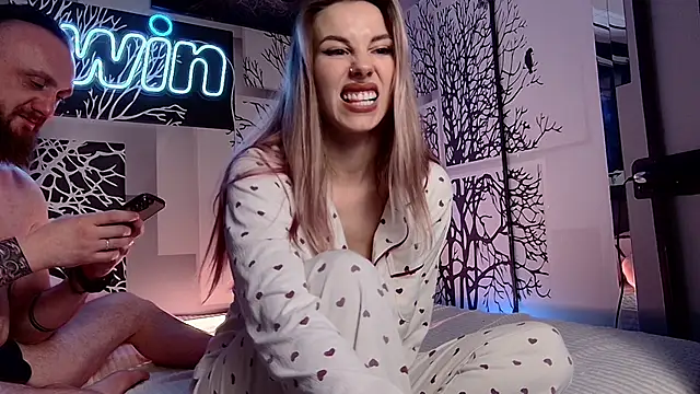 niki7377 online show from 03/12/25, 12:04