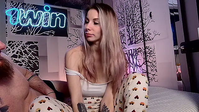 niki7377 online show from 03/15/25, 04:32