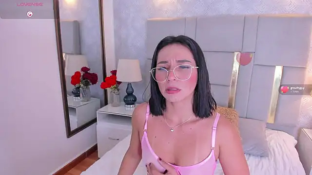 Camilaa Sanchez  online show from 02/06/25, 10:59