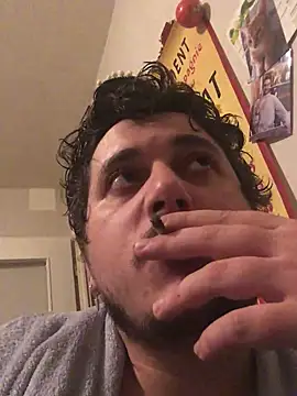 Snapshot of Daminou28 chatting on 12/18/24, 12:43 Daminou28 online show from 12/18/24, 12:43