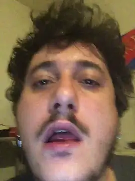 Snapshot of Daminou28 chatting on 12/22/24, 03:22 Daminou28 online show from 12/22/24, 03:22