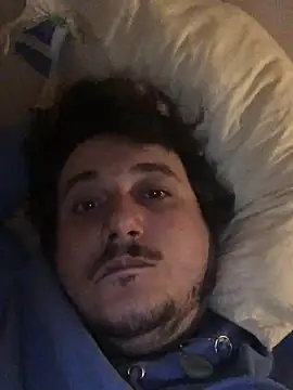 Snapshot of Daminou28 chatting on 12/31/24, 04:27 Daminou28 online show from 12/31/24, 04:27