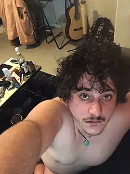 Snapshot of Daminou28 chatting on 02/25/25, 02:33 Daminou28 online show from 02/25/25, 02:33