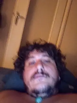 Snapshot of Daminou28 chatting on 10/01/25, 01:11 Daminou28 online show from 10/01/25, 01:11