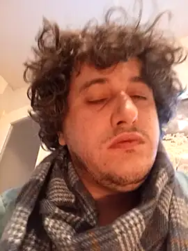 Snapshot of Daminou28 chatting on 10/26/25, 02:28 Daminou28 online show from 10/26/25, 02:28