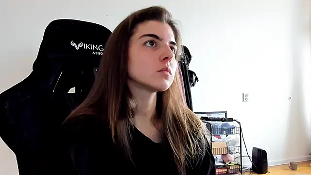 emmamurrr online show from 10/12/25, 10:25