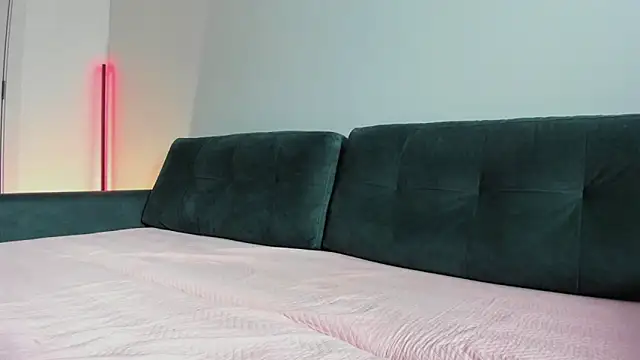 Midnight Mi online show from 06/09/26, 02:28