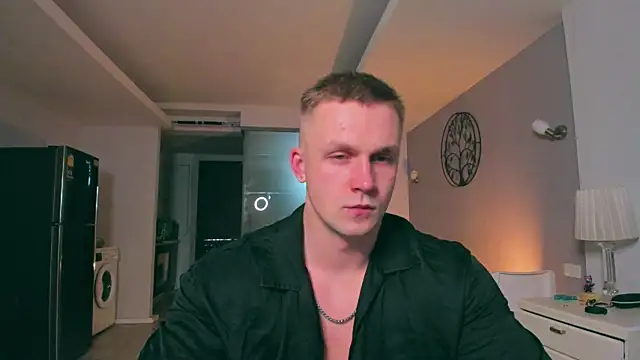 Snapshot of Samuel_Andrew chatting on 10/16/25, 02:45 Samuel Andrew online show from 10/16/25, 02:45