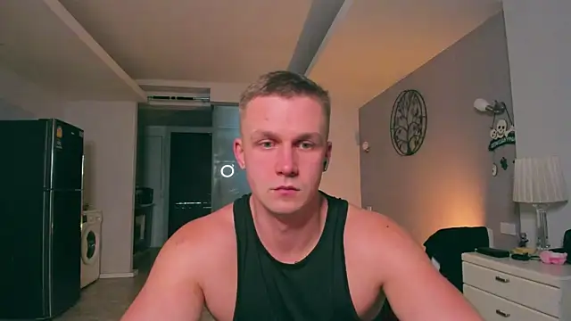 Snapshot of Samuel_Andrew chatting on 10/17/25, 01:53 Samuel Andrew online show from 10/17/25, 01:53