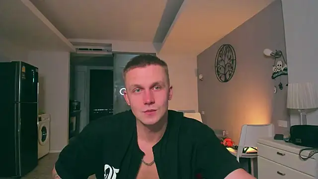 Snapshot of Samuel_Andrew chatting on 10/19/25, 02:12 Samuel Andrew online show from 10/19/25, 02:12