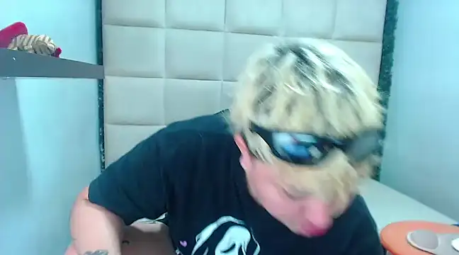 isabeautyx19 online show from 01/19/25, 05:07