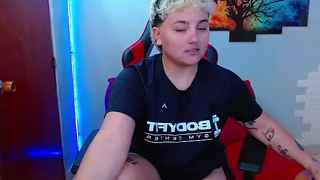 isabeautyx19 online show from 02/10/25, 05:25