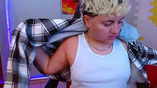 isabeautyx19 online show from 02/14/25, 07:12