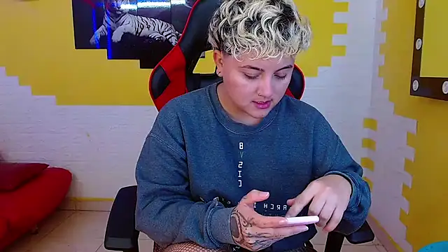 isabeautyx19 online show from 03/18/25, 07:42